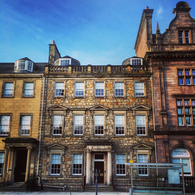6 GROSVENOR CRESCENT